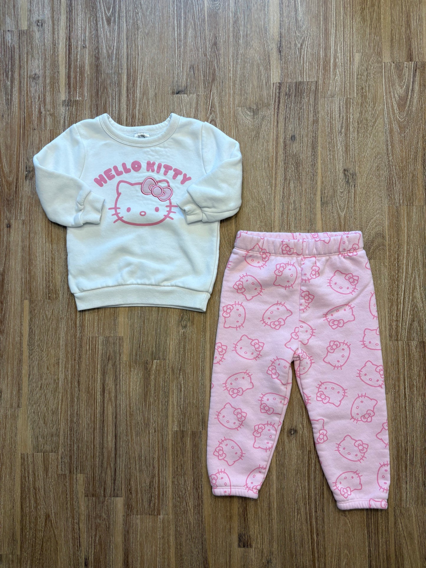 24 mois / Hello Kitty