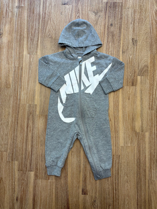 9 mois / Nike