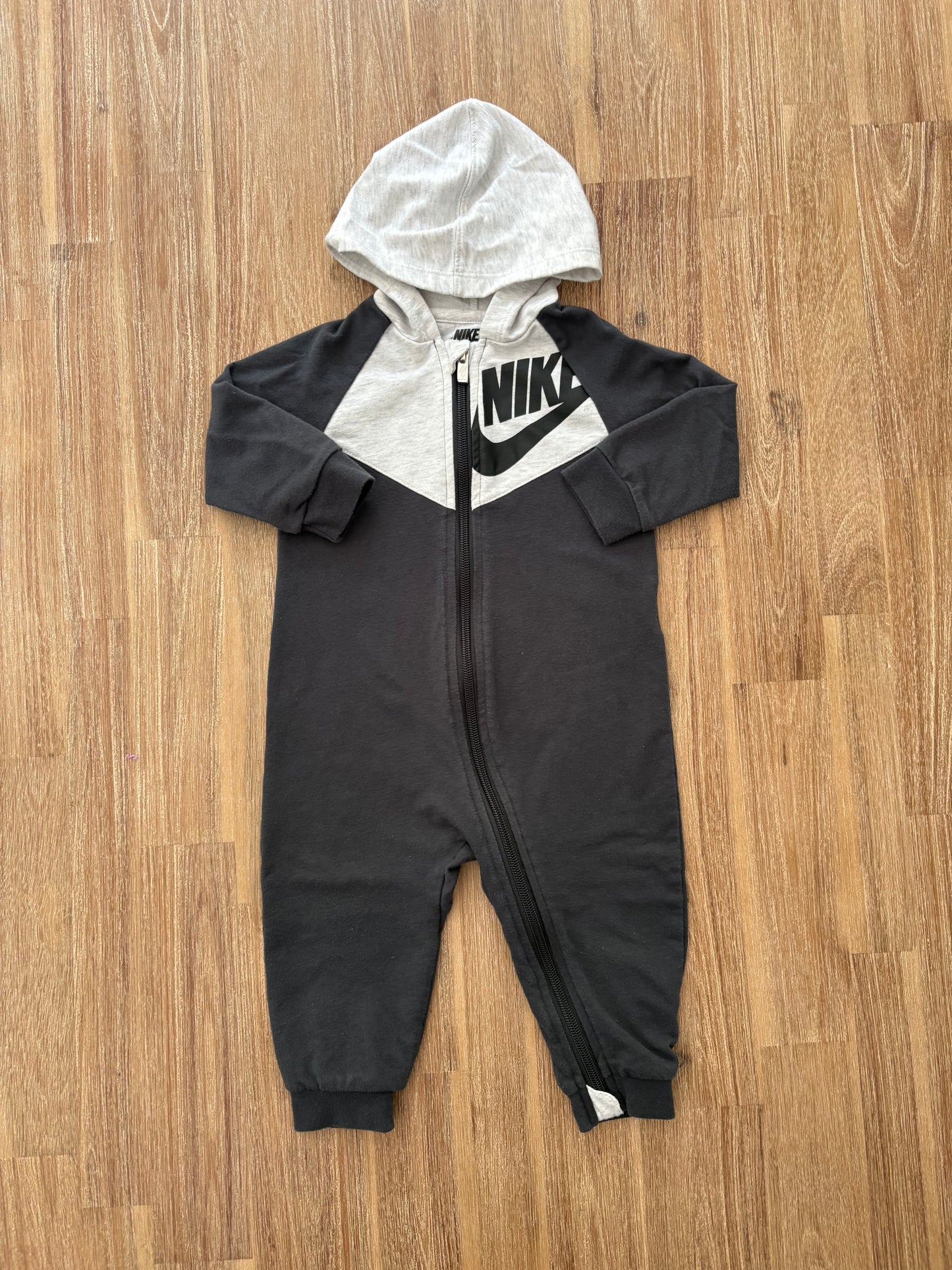 *Mousseux* 12 mois / Nike