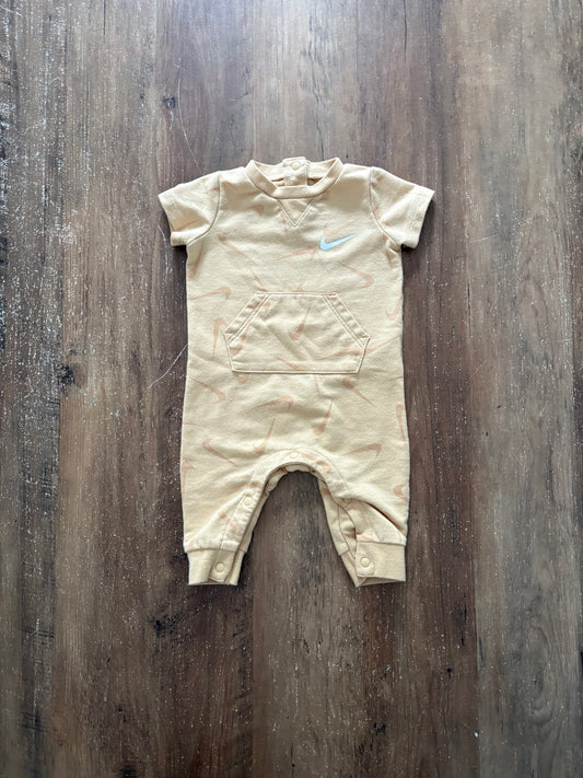 *Mousseux* 3 mois / Nike