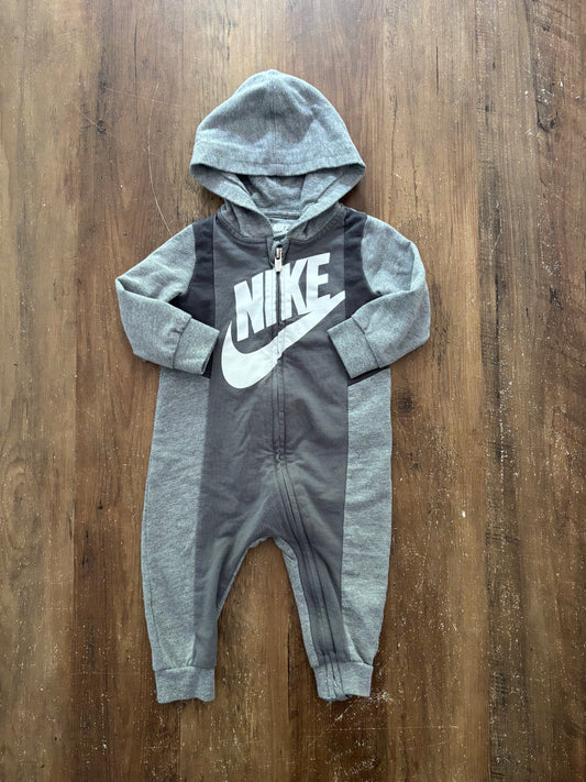 9 mois / Nike