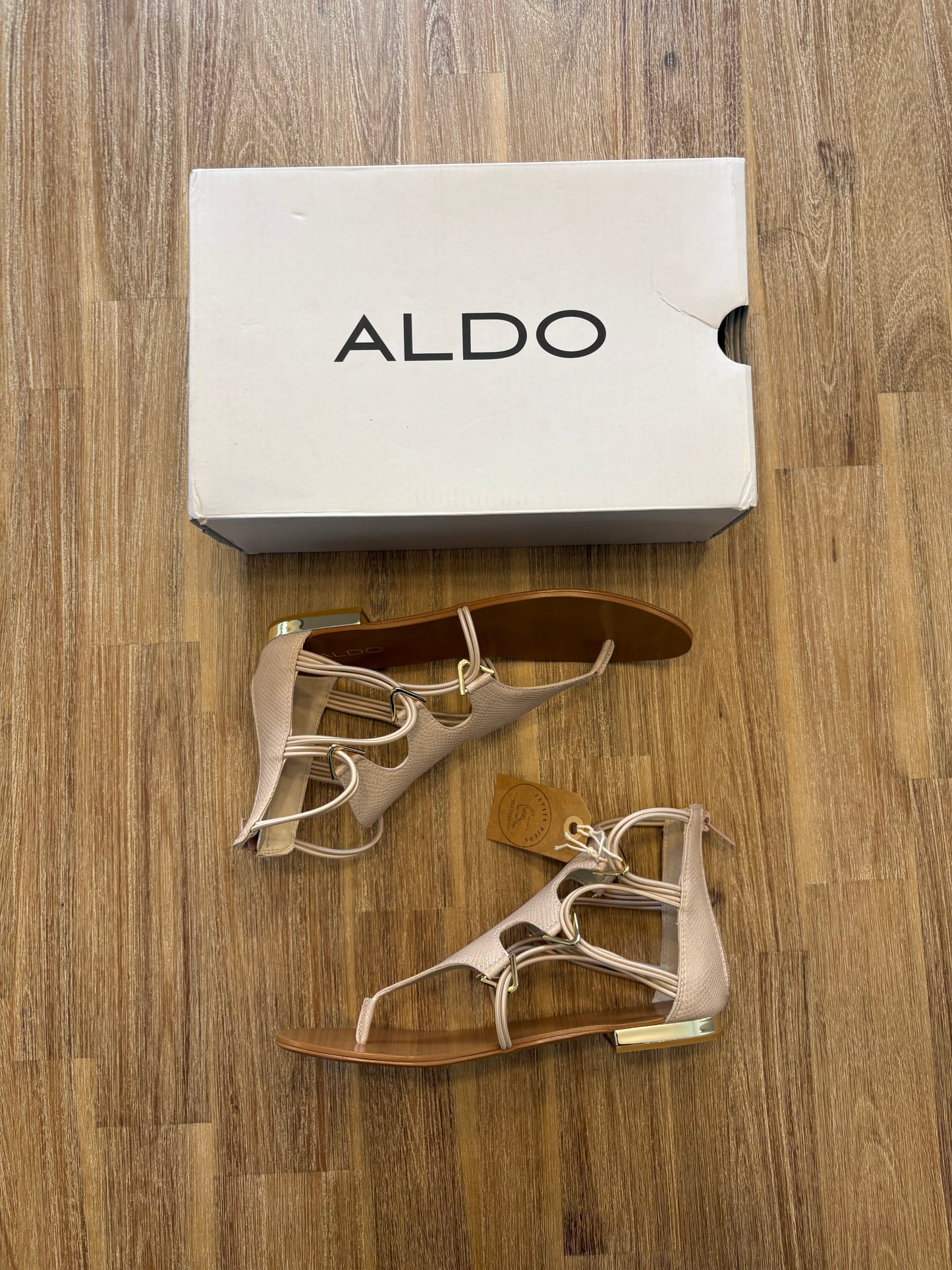 *Neuf* 8 femme / Aldo