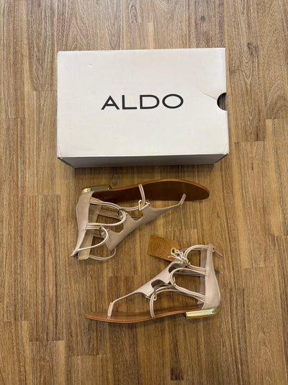 *Neuf* 8 femme / Aldo