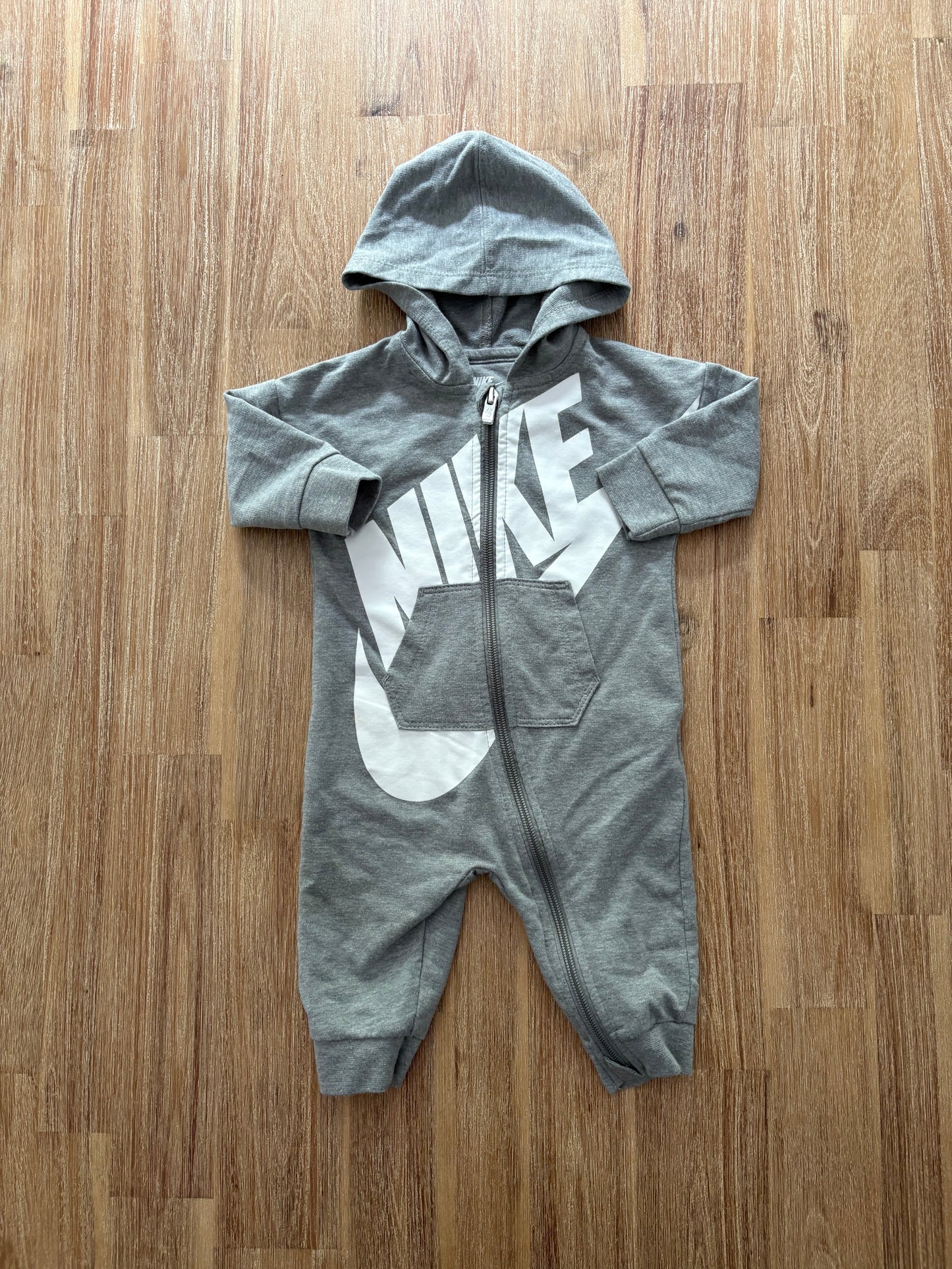 *Imparfait léger logo* 6 mois / Nike